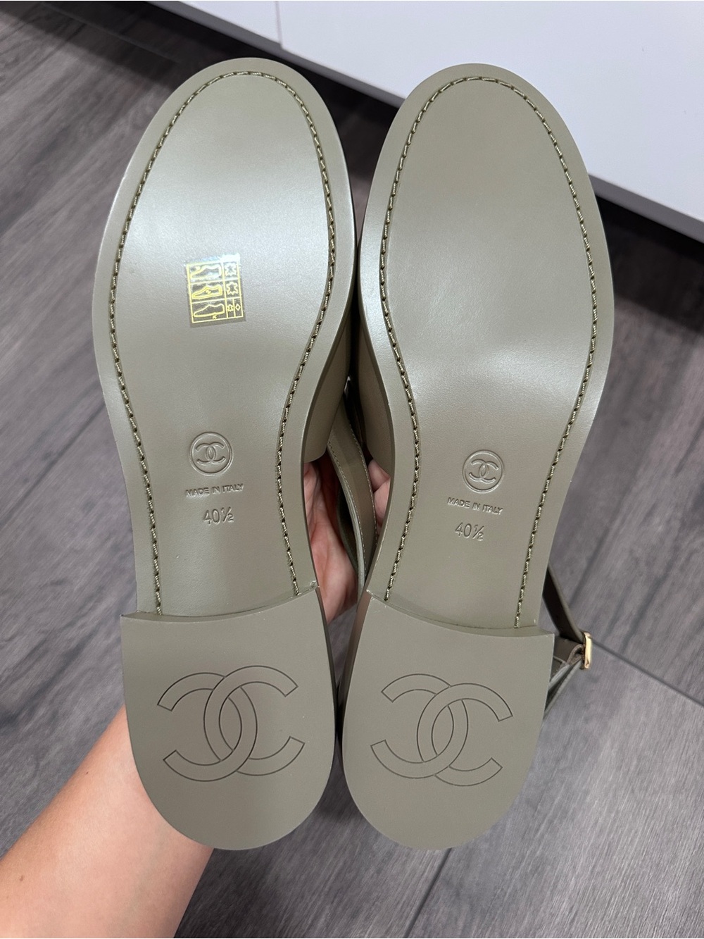 2026 CHANEL KHAKI OLIVE GREEN LEATHER LOAFER SLINGBACK SHOES GOLD STRASS CC 40.5 - Picture 9 of 16